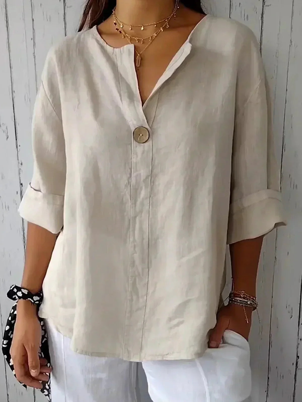 Gelda | Luftige Bluse mit femininem V-Ausschnitt