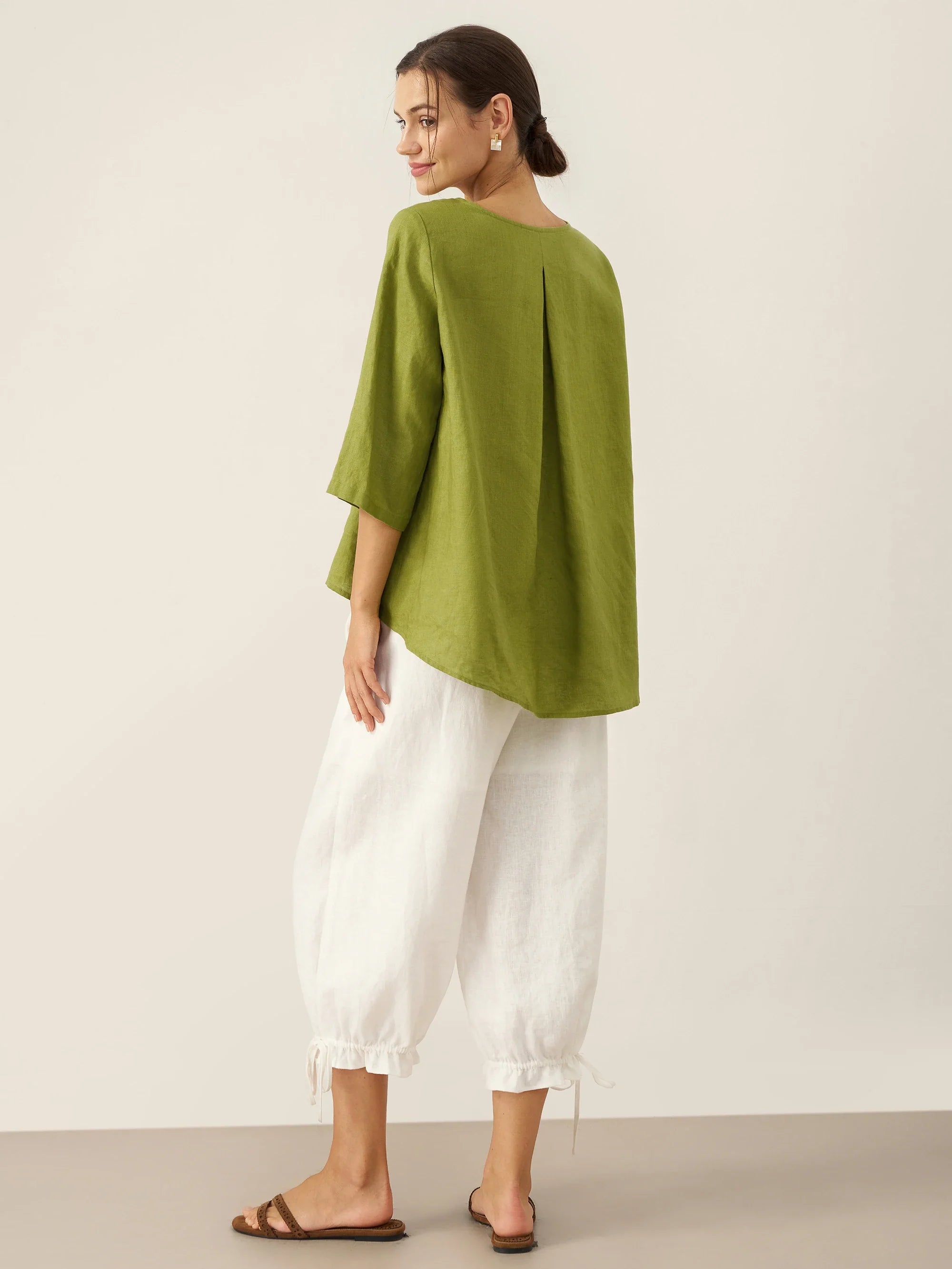 Evelyn | bequemes Leinen-Top mit asymmetrischem Saum und Rundhals