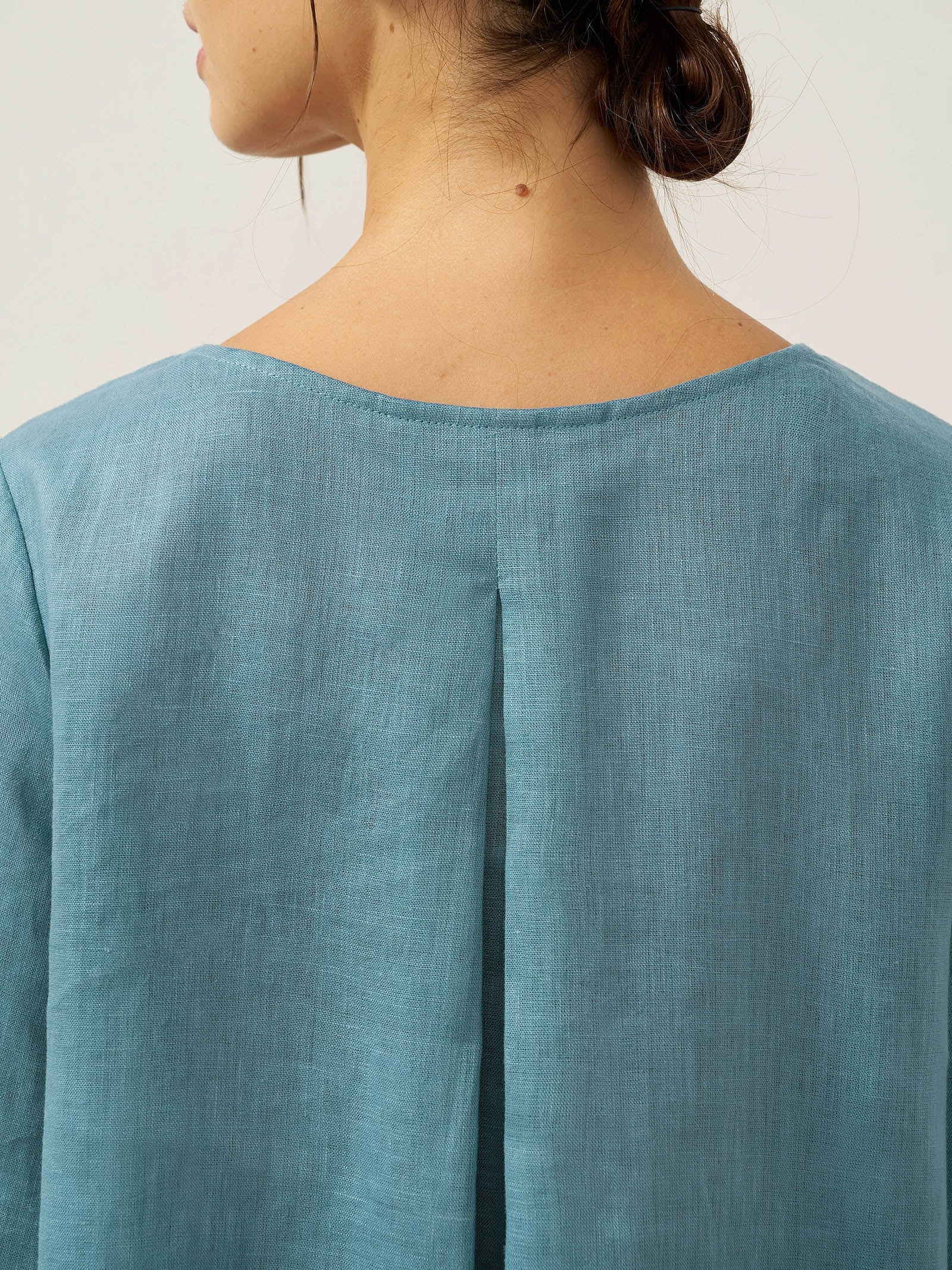Evelyn | bequemes Leinen-Top mit asymmetrischem Saum und Rundhals