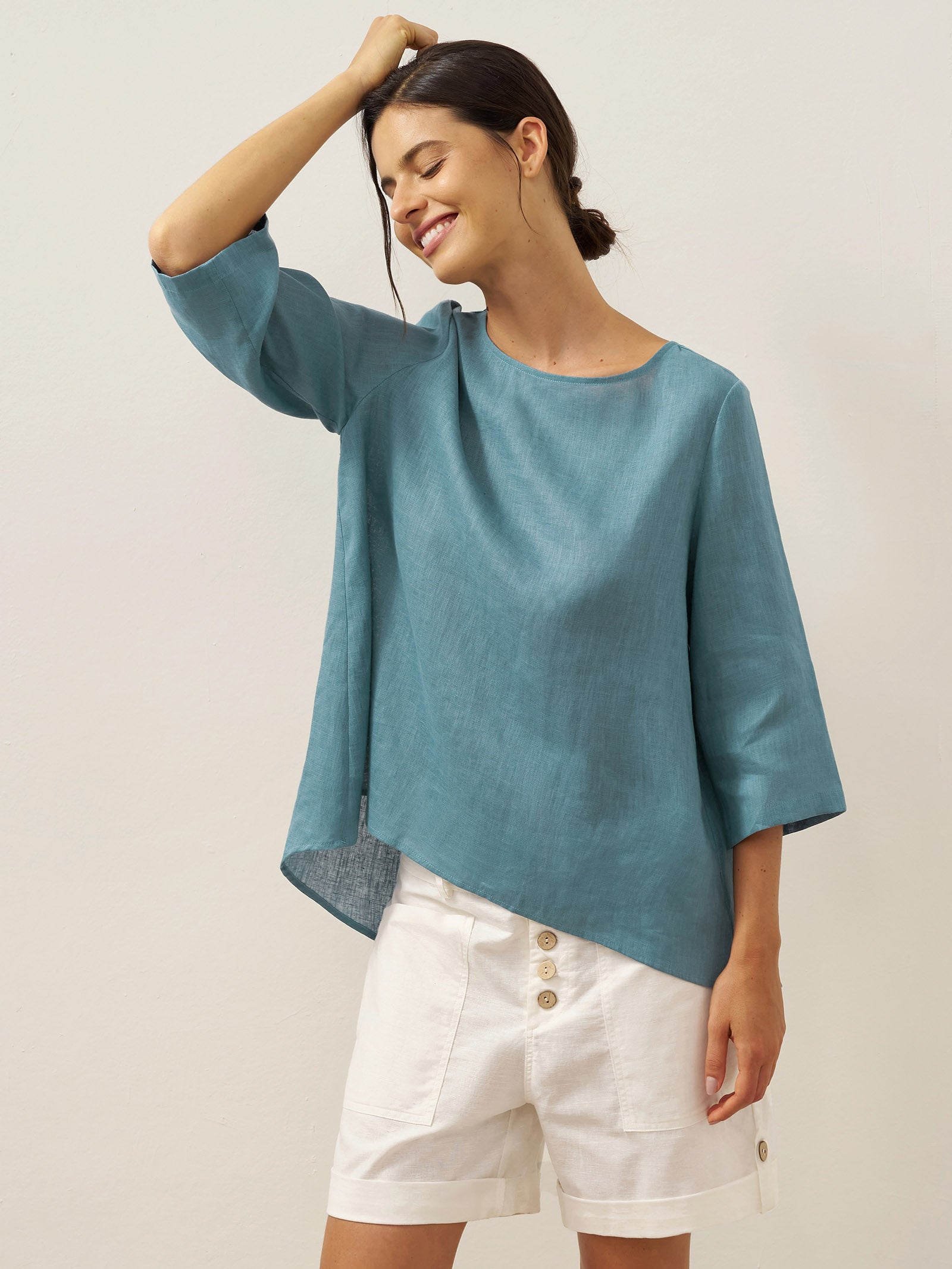 Evelyn | bequemes Leinen-Top mit asymmetrischem Saum und Rundhals