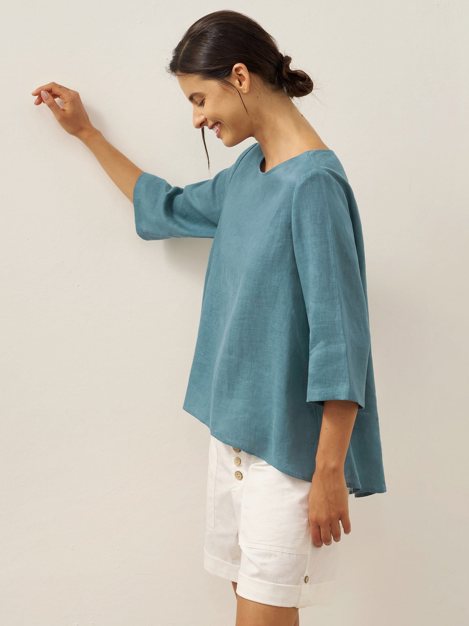 Evelyn | bequemes Leinen-Top mit asymmetrischem Saum und Rundhals