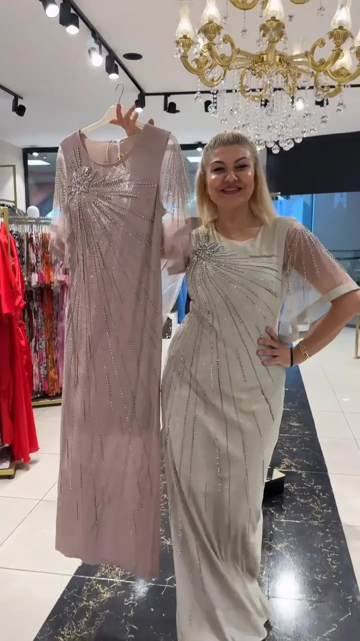 Nowa modna sukienka, klasyczny design, elegancka i prosta