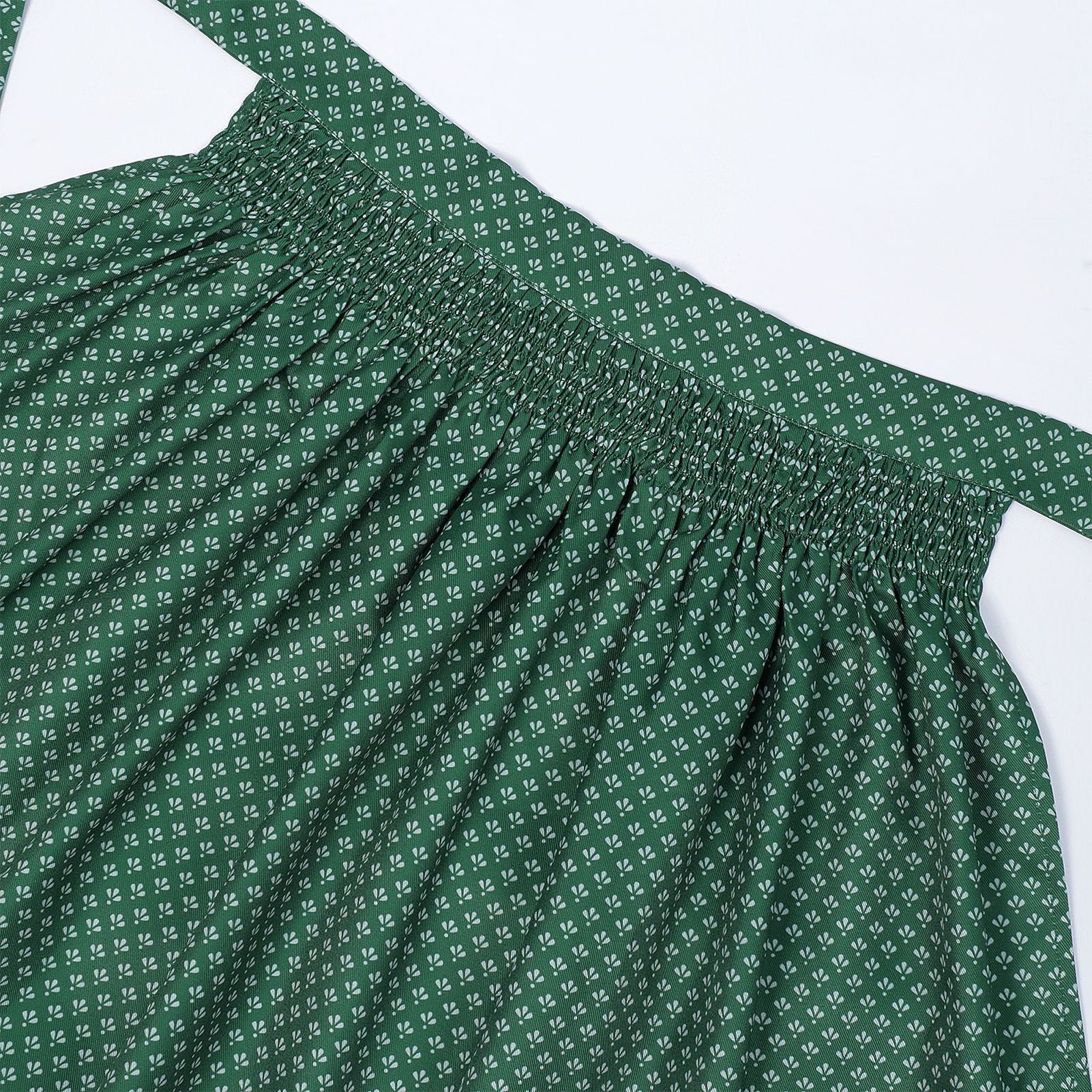Elegantes Oktoberfest-Dirndl mit Schürze und spitzenbesetzter Bluse
