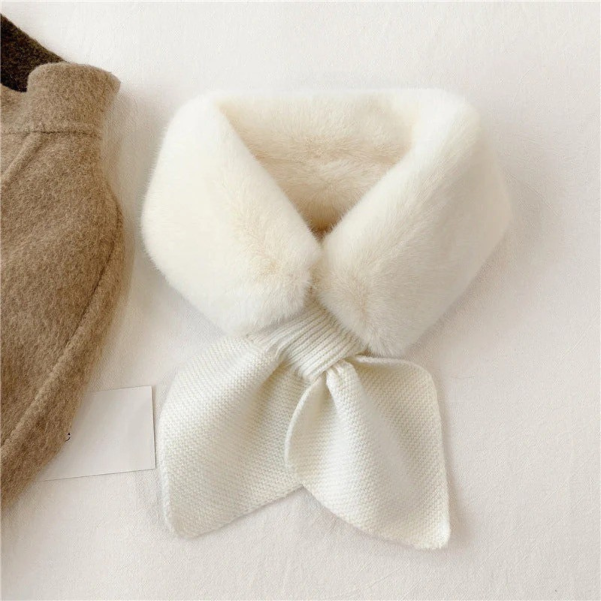 Fialy | Warmer Uni-Schal mit Kuschelbündel-Design