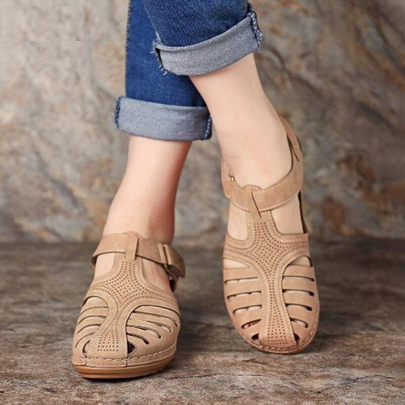 Conny | Ausgeschnittene Leder-Sandalen mit Knöchelriemen