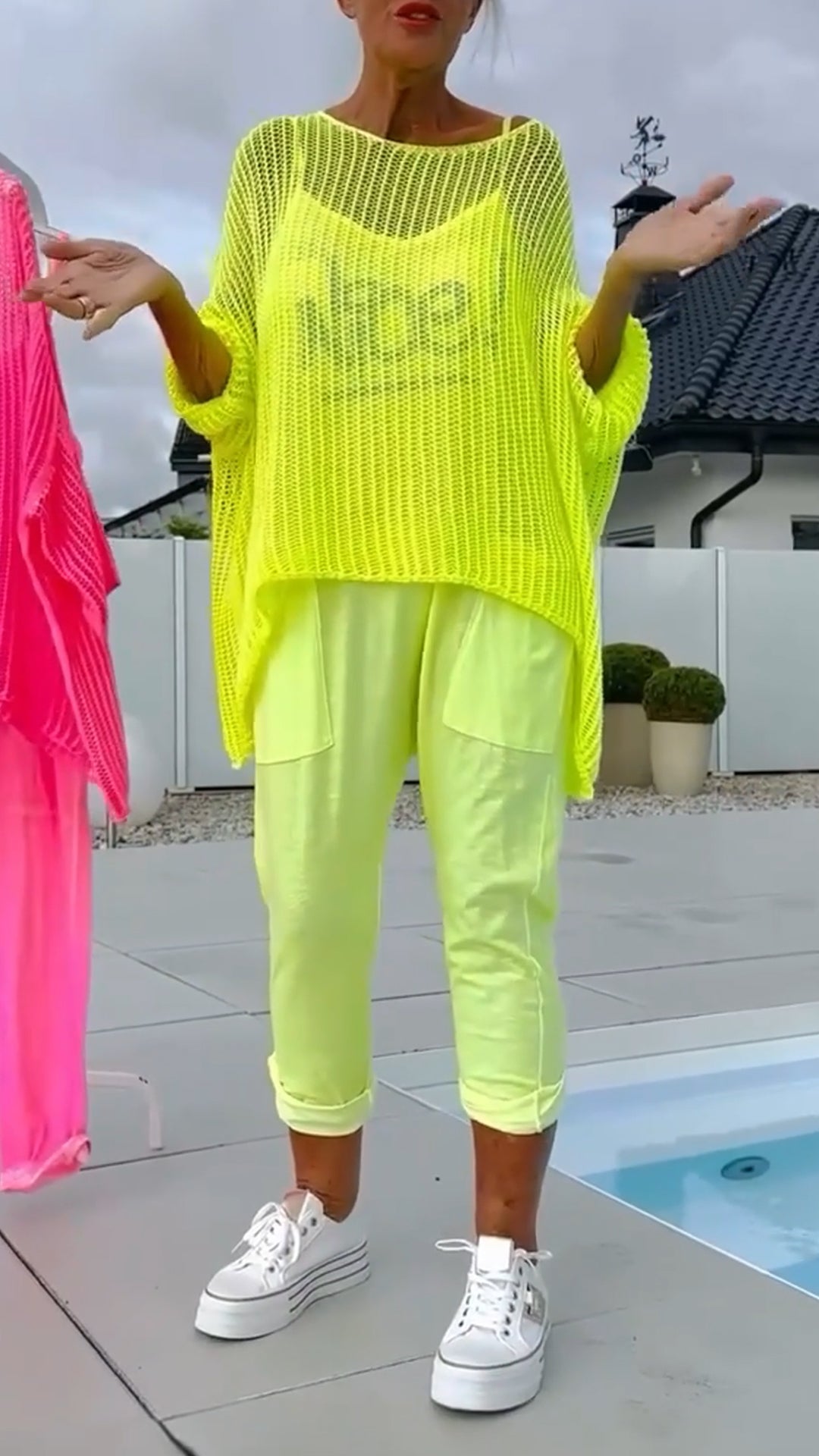 Daniela | lässiger Freizeit-Jumpsuit für Damen mit Smock und Buchstabendruck