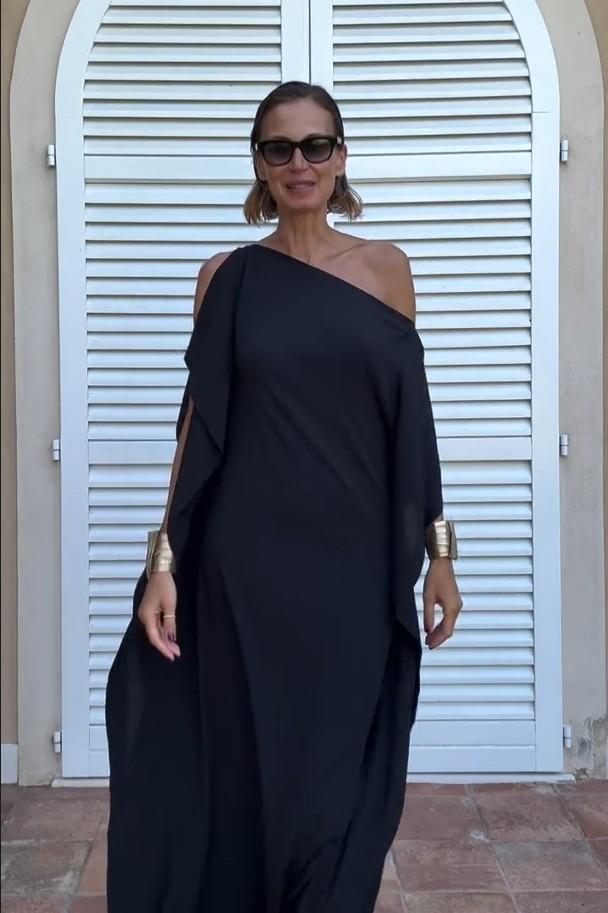Ivy | femininer Kaftan mit fließendem Stoff und asymmetrischem Schnitt
