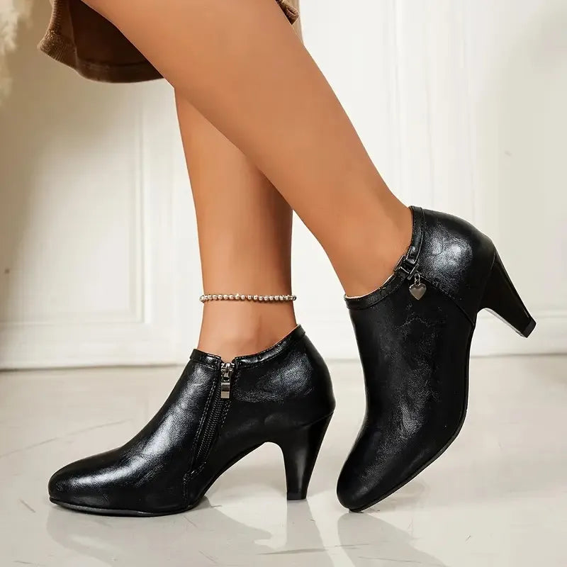 Gracie™ | Zeitlose Stiefeletten im femininen Spitzen-Design
