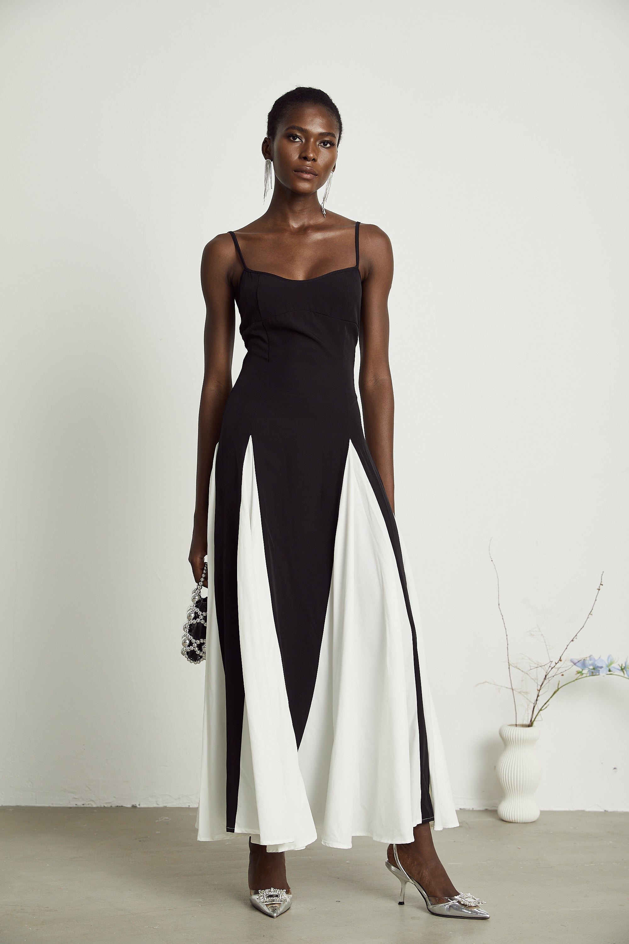 Roisin | Kontrastfarbenes plissiertes Maxikleid