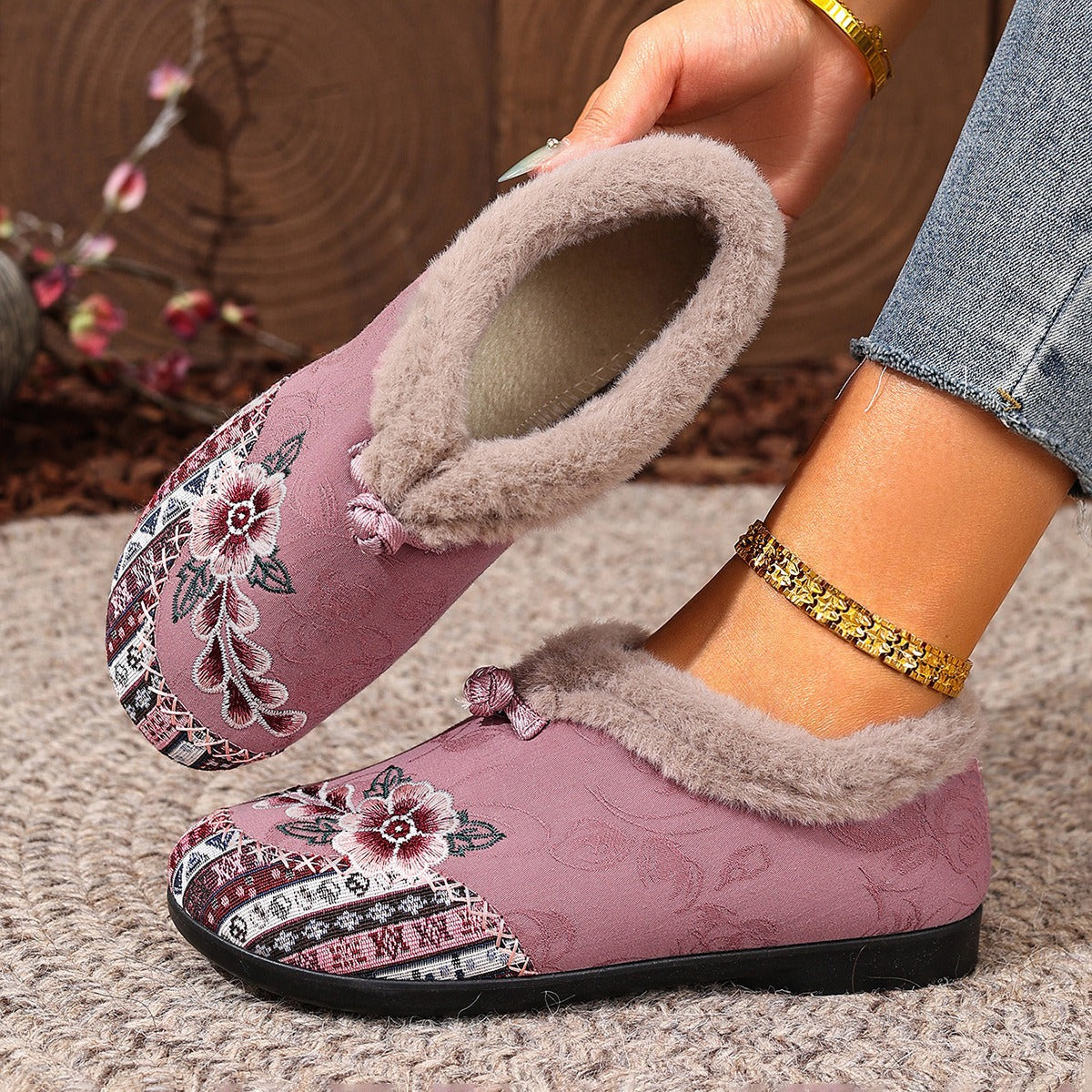Arya | Warme, weiche Schuhe für Damen mit zartem Blumenprint
