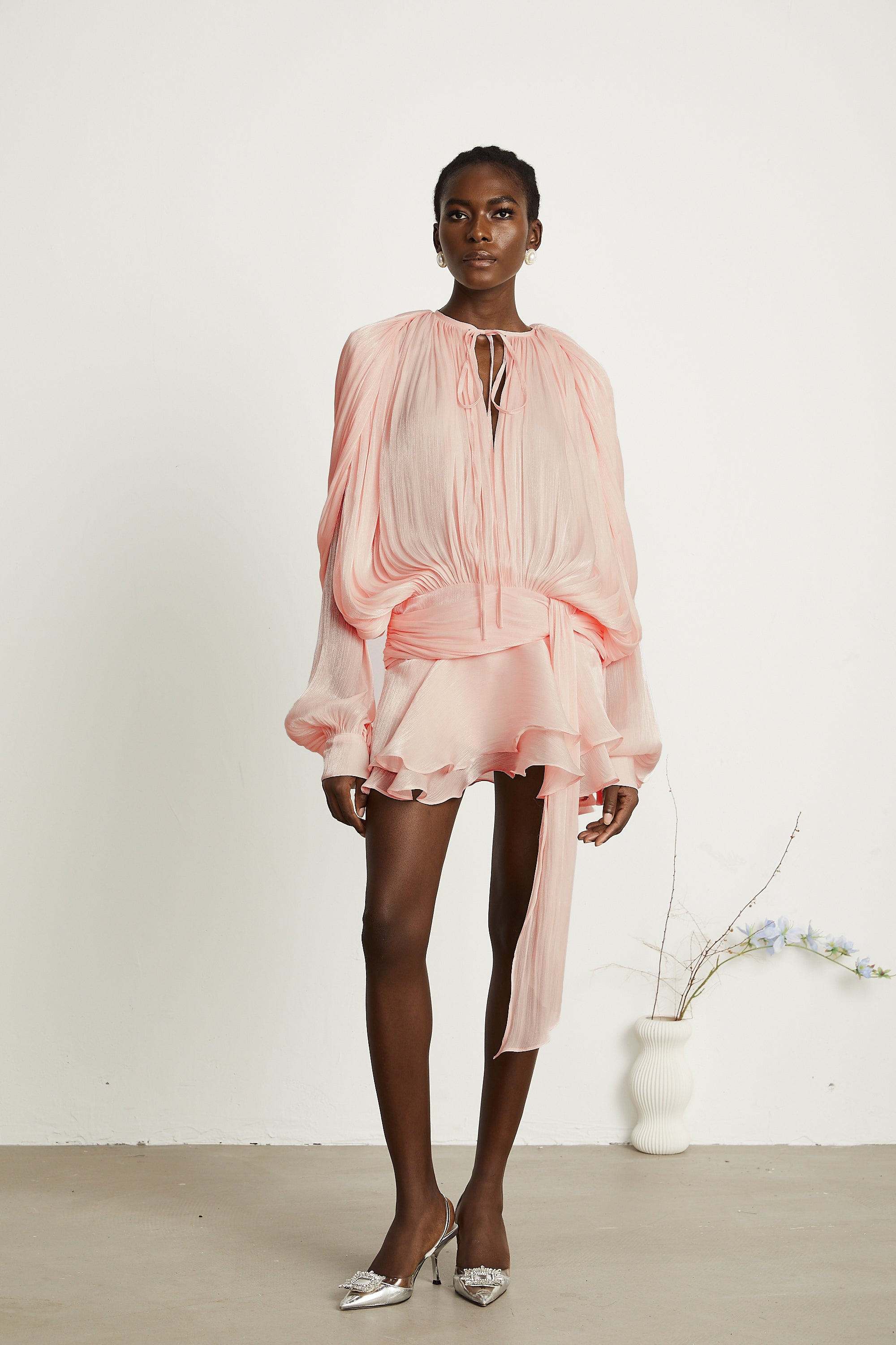 Emberlynn | rosa Minikleid mit gerafftem Design