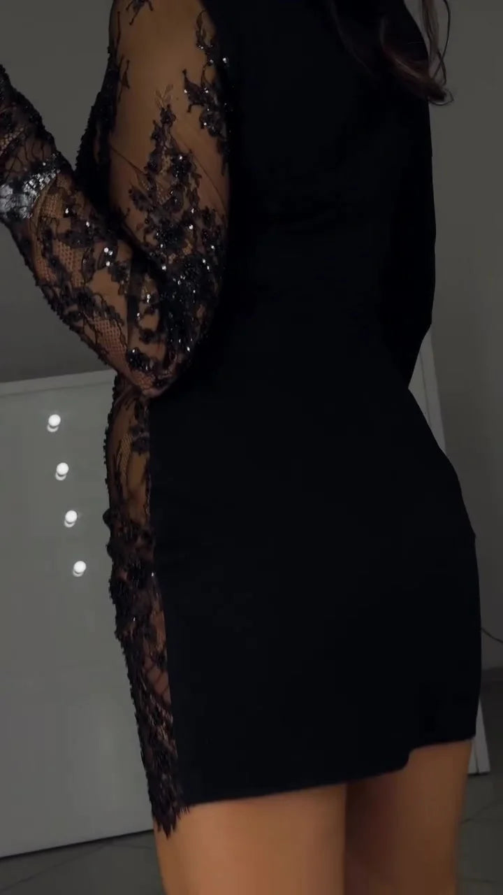 Luzzie | Verführerisches Kleid mit Spitzenbesatz und kurzen Ärmeln