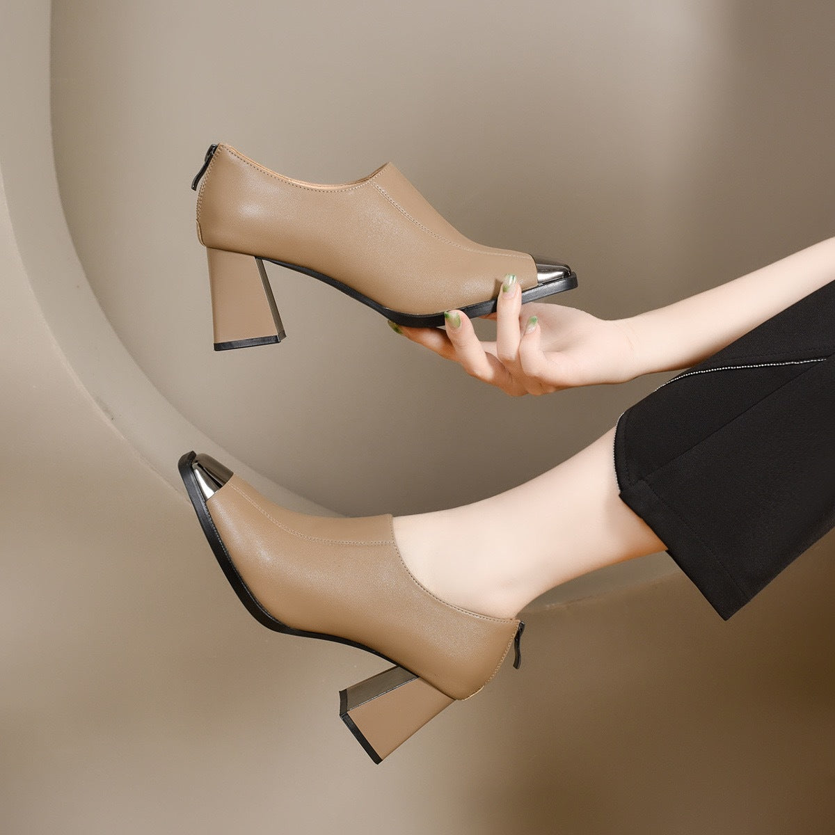 Valisse | Klassische Lederoptik-Stiefeletten mit Reißverschluss