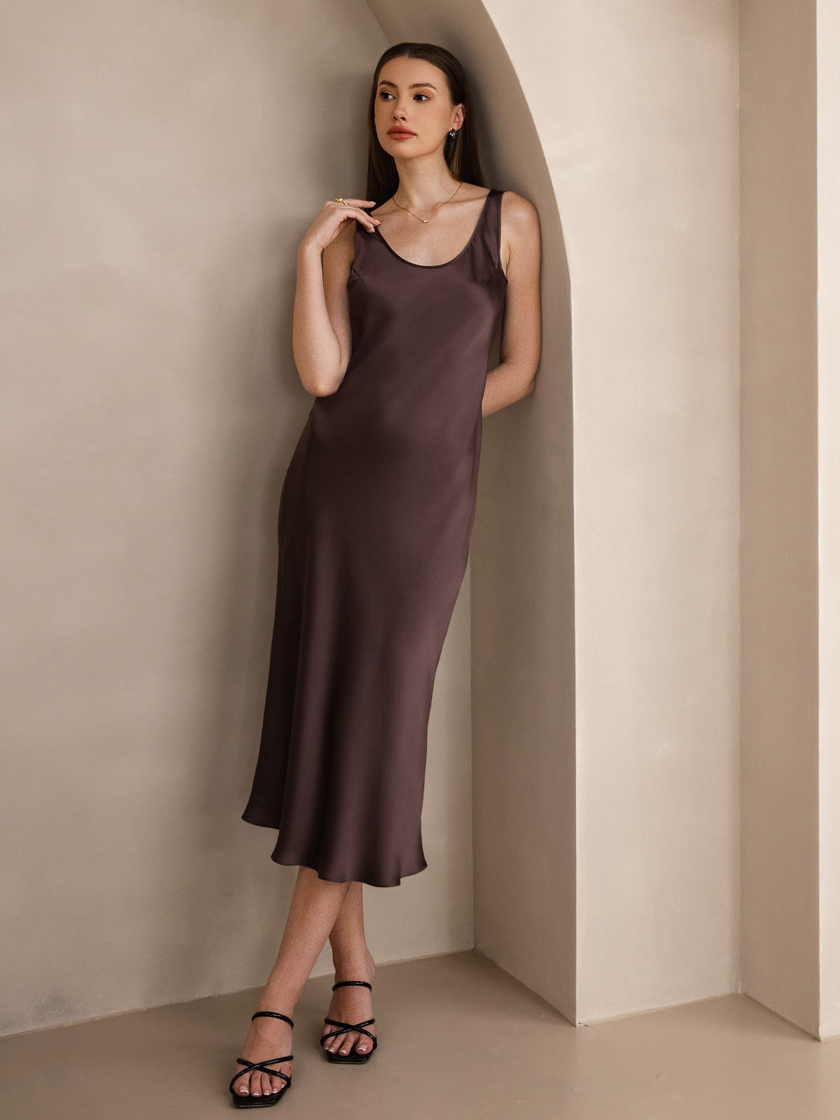 Aliya | langes ärmelloses Kleid aus reiner Seide