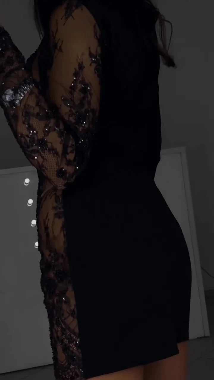 Luzzie | Verführerisches Kleid mit Spitzenbesatz und kurzen Ärmeln