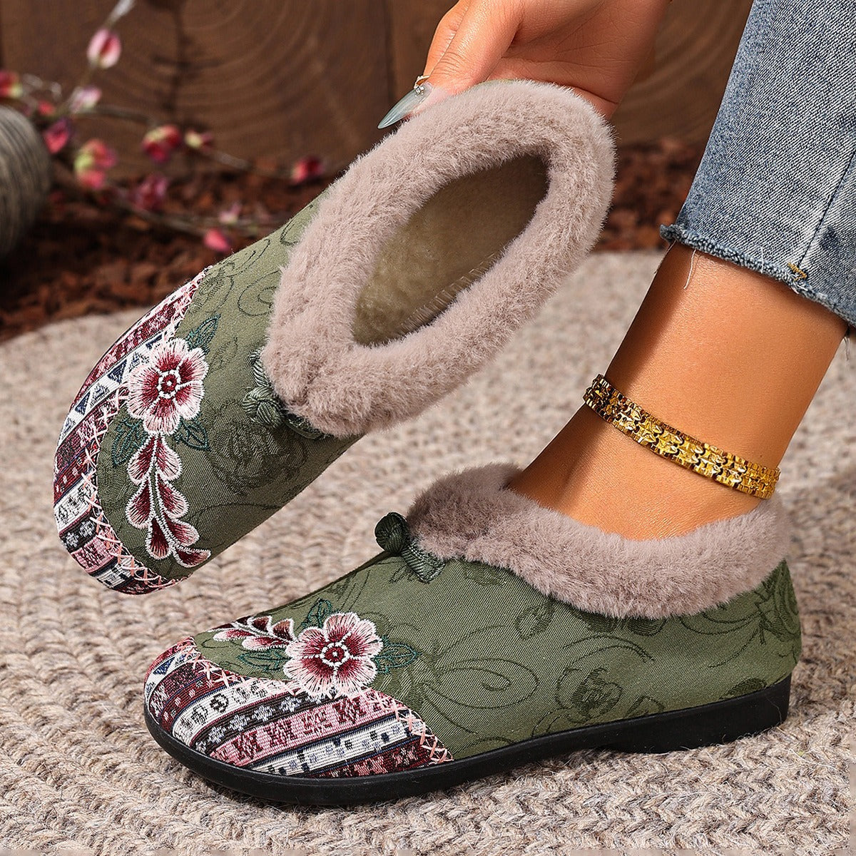 Arya | Warme, weiche Schuhe für Damen mit zartem Blumenprint