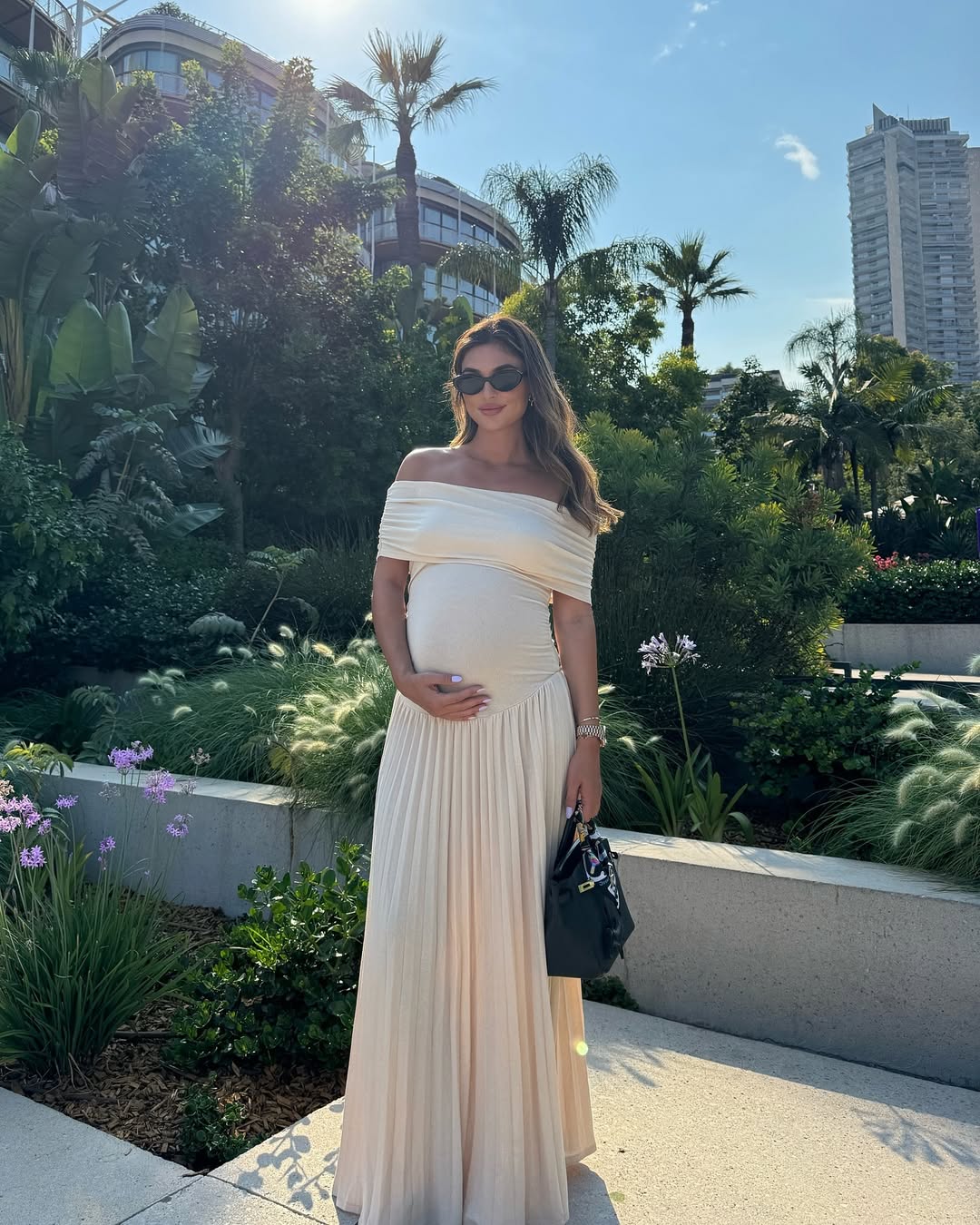 Carlyn | Plissiertes Umstands-Maxikleid