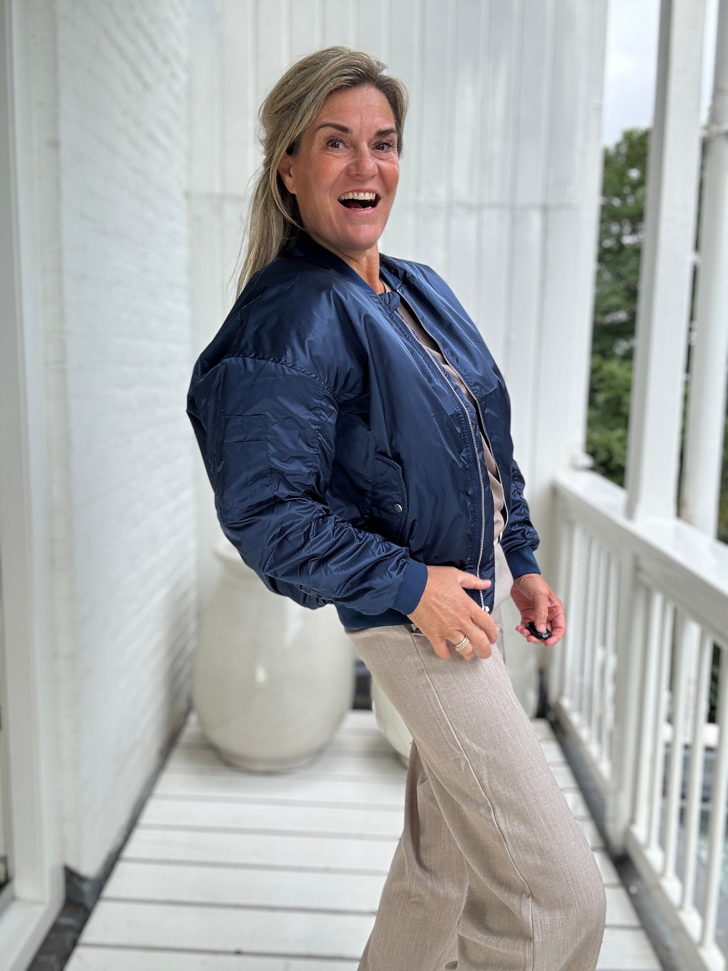 Demi | Modische Damenjacke im Bomberstil, vielseitig & chic