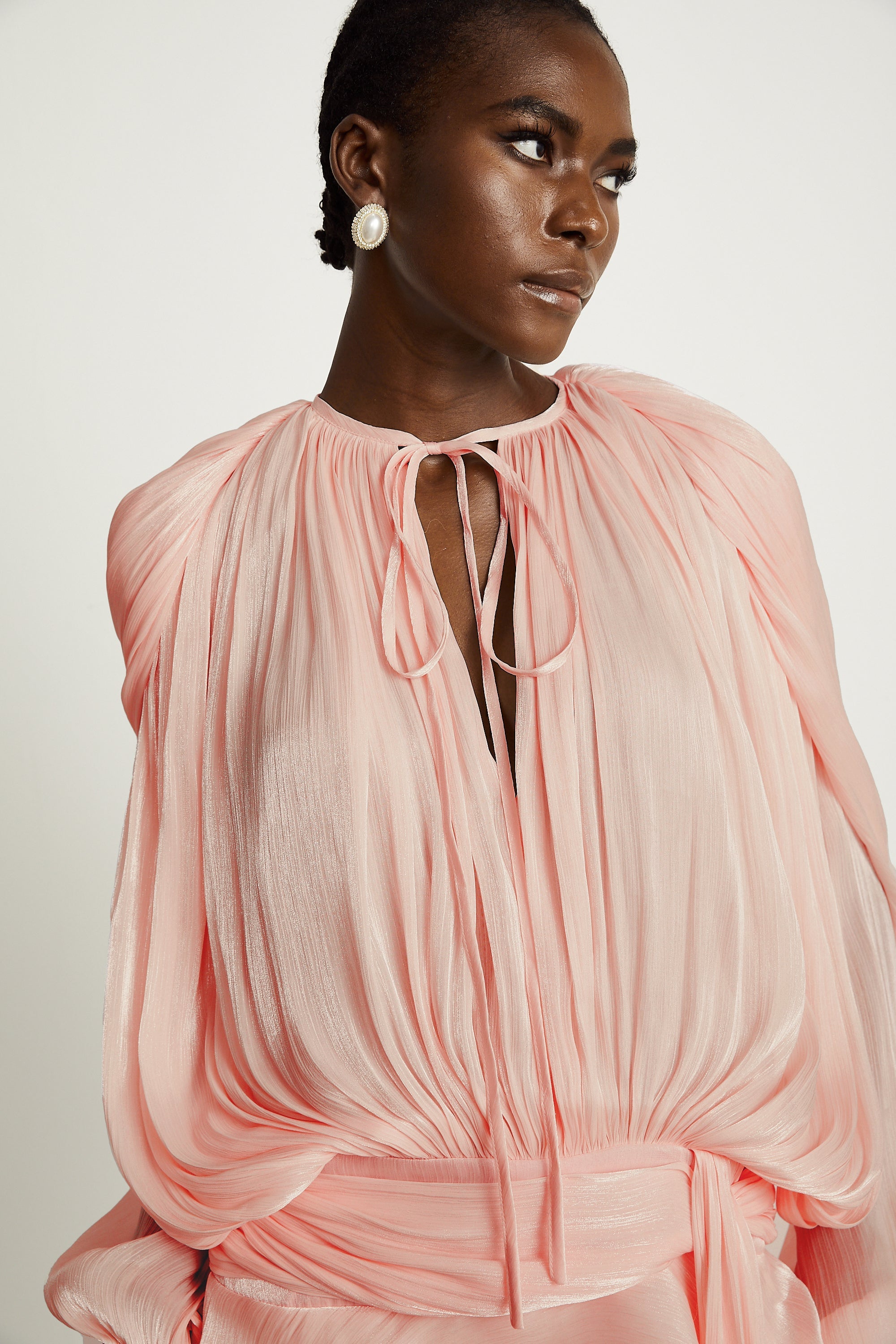 Emberlynn | rosa Minikleid mit gerafftem Design