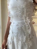 Leya | Blumiges Spitzenkleid mit Lochstickerei