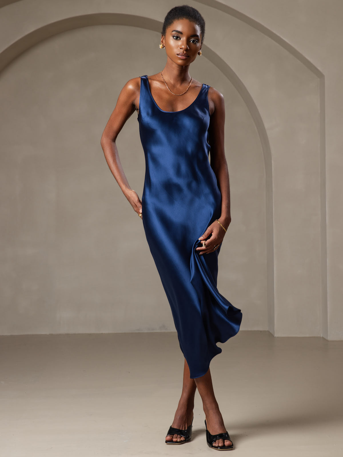Aliya | langes ärmelloses Kleid aus reiner Seide
