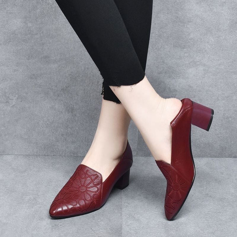 Lydia | klassische Damenschuhe aus weichem Leder mit Stickerei.