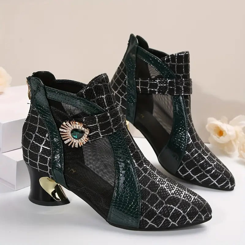 Hailey | modische Damen-Schuhe, luftiges Mesh mit Kristallverzierung.