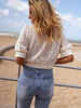 Annie | elegante Bluse mit V-Ausschnitt und asymmetrischer Stickerei