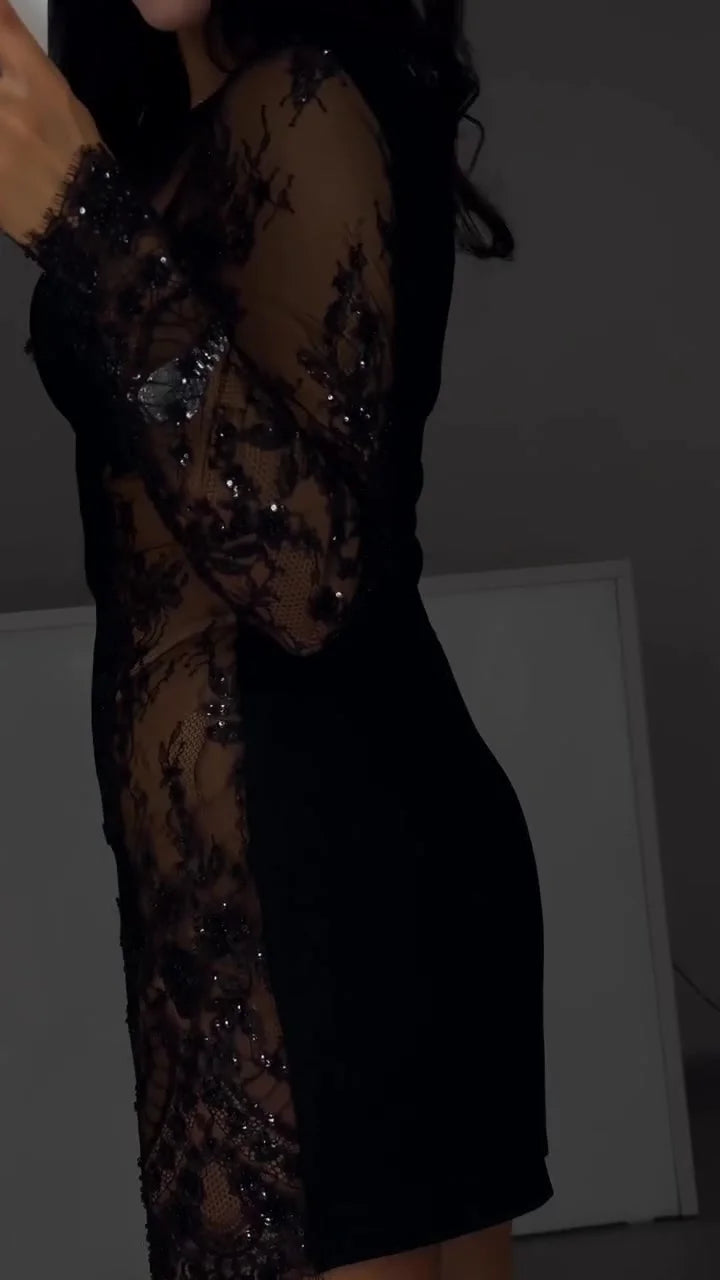 Luzzie | Verführerisches Kleid mit Spitzenbesatz und kurzen Ärmeln