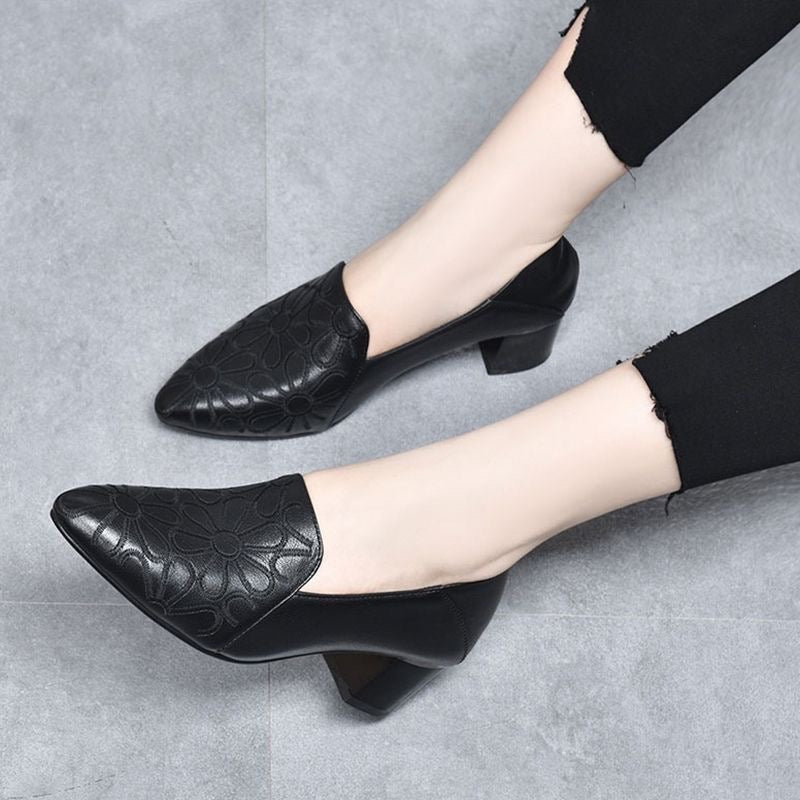 Lydia | klassische Damenschuhe aus weichem Leder mit Stickerei.