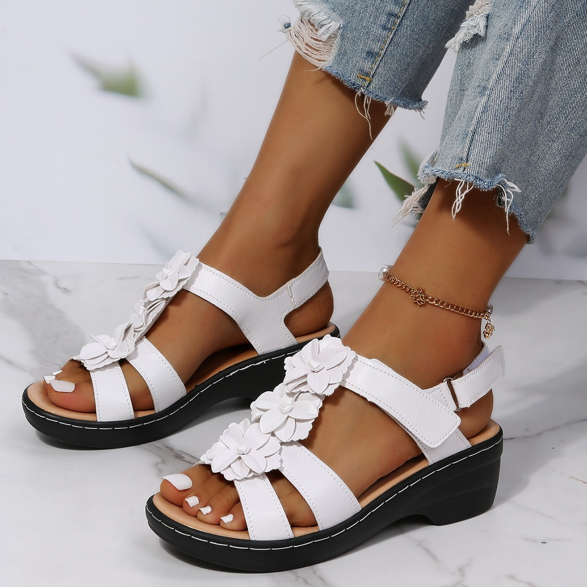 Jovi | Flache Damensandalen mit Rüschenblume