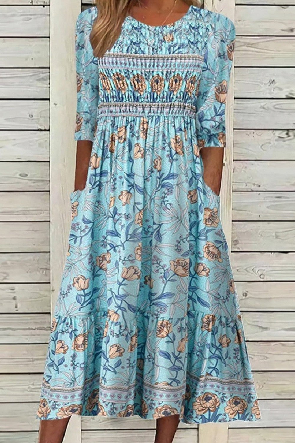 Athena | stilvolles Blumenkleid, luftiger, fließender Stoff.
