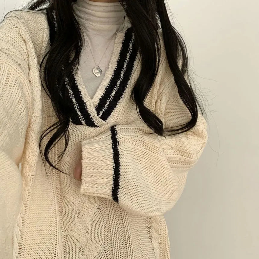 Eshlie | Übergroß Pullover im V-Ausschnitt-Stil