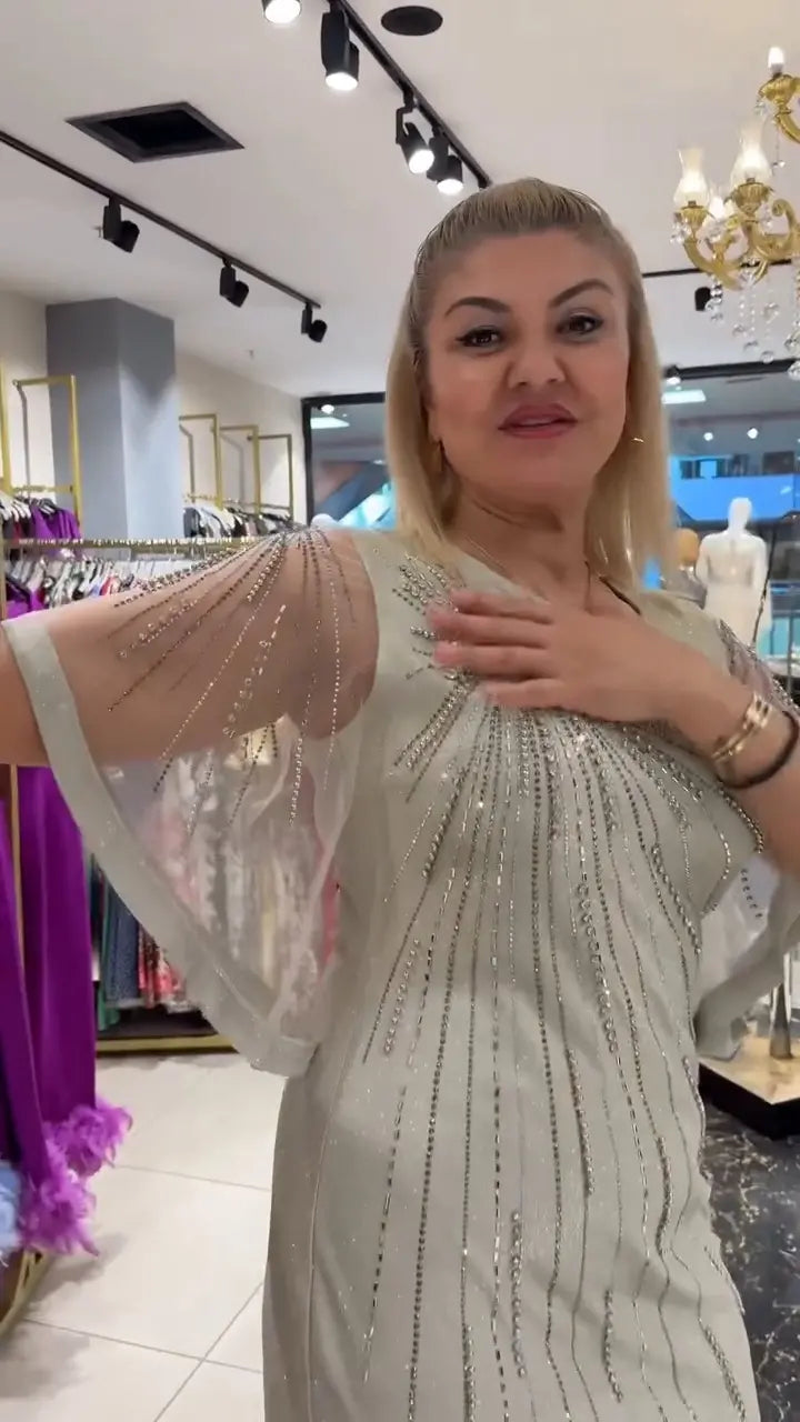 Nowa modna sukienka, klasyczny design, elegancka i prosta