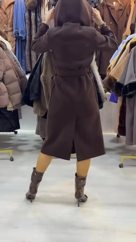 Leandra | Stilvoller, mittellanger Mantel mit Kapuze