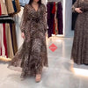 Elizabeth | elegantes Kleid, schmeichelnder V-Ausschnitt, Leoparden-Design.