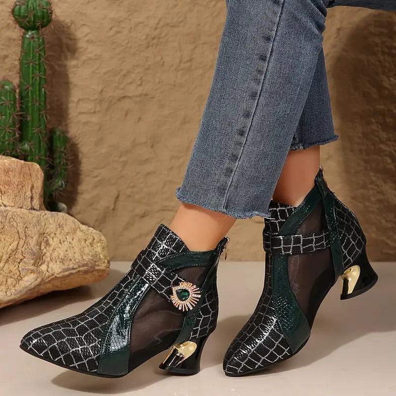 Hailey | modische Damen-Schuhe, luftiges Mesh mit Kristallverzierung.