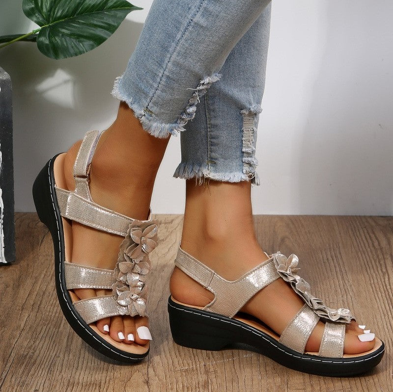 Jovi | Flache Damensandalen mit Rüschenblume