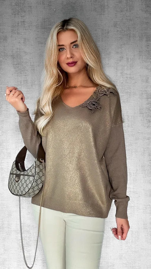 Aurelie | V-Ausschnitt-Pullover mit Goldakzent