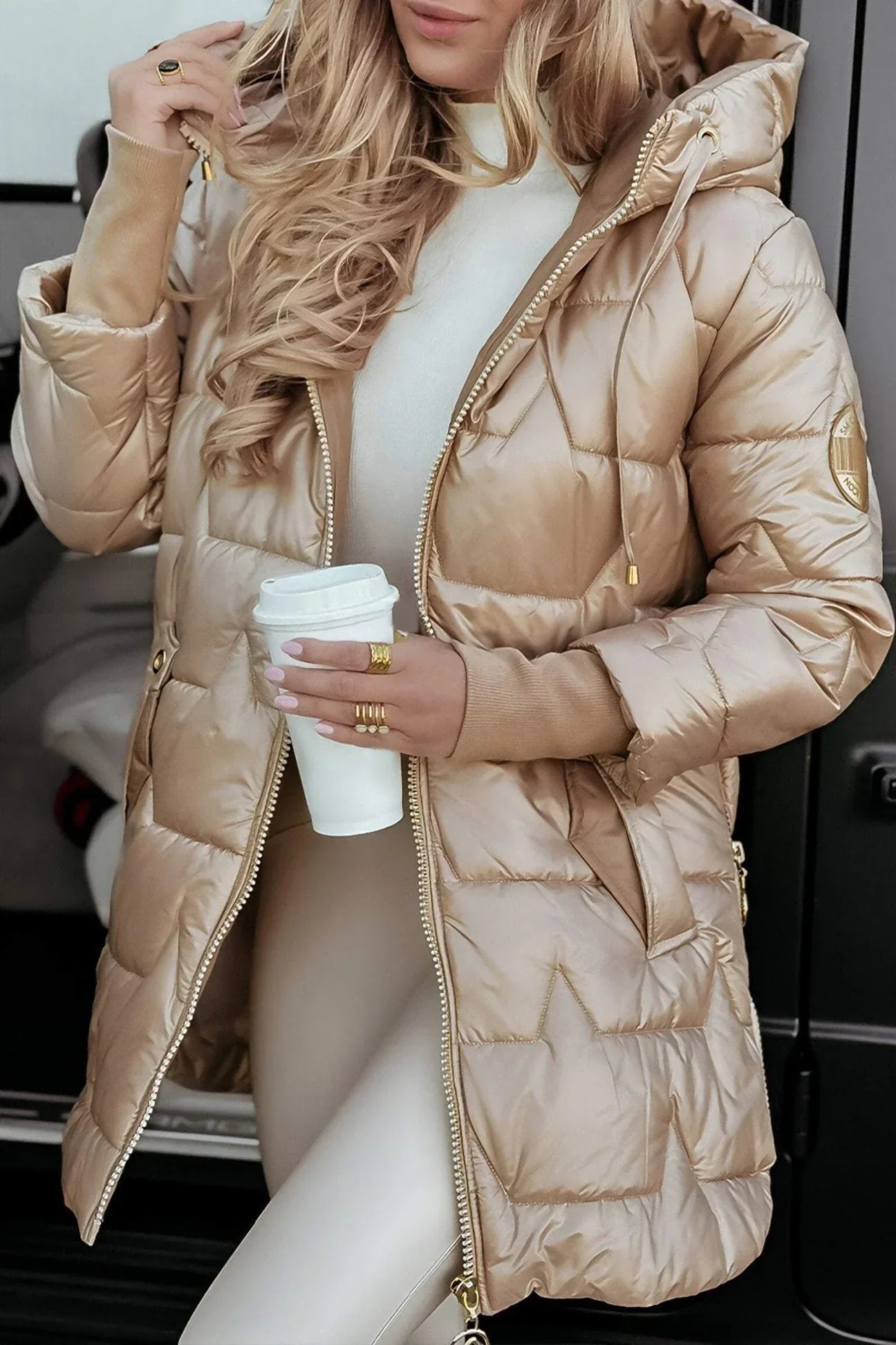 Elena™ | Zeitloser Wintermantel mit moderner Kapuze