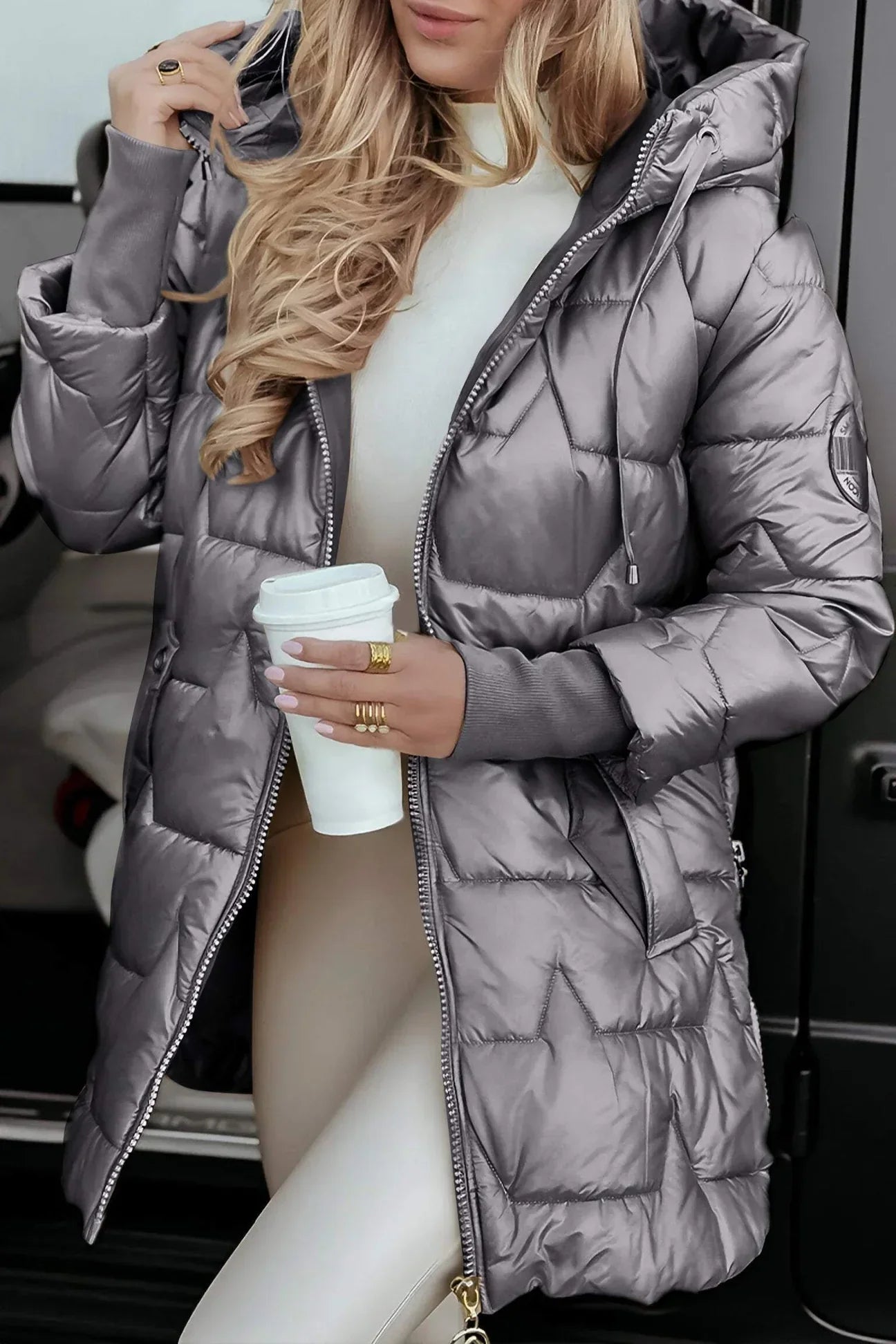 Elena™ | Zeitloser Wintermantel mit moderner Kapuze