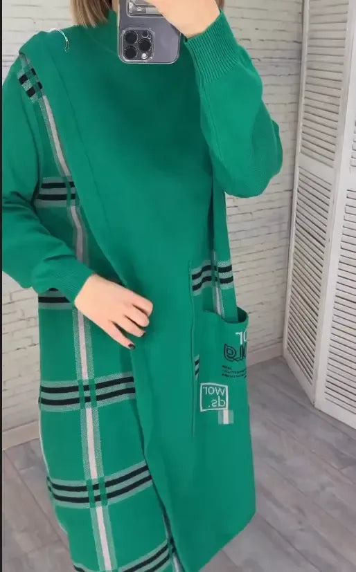 Ailany | feminines Strickkleid, bedruckt im stilvollen Look.