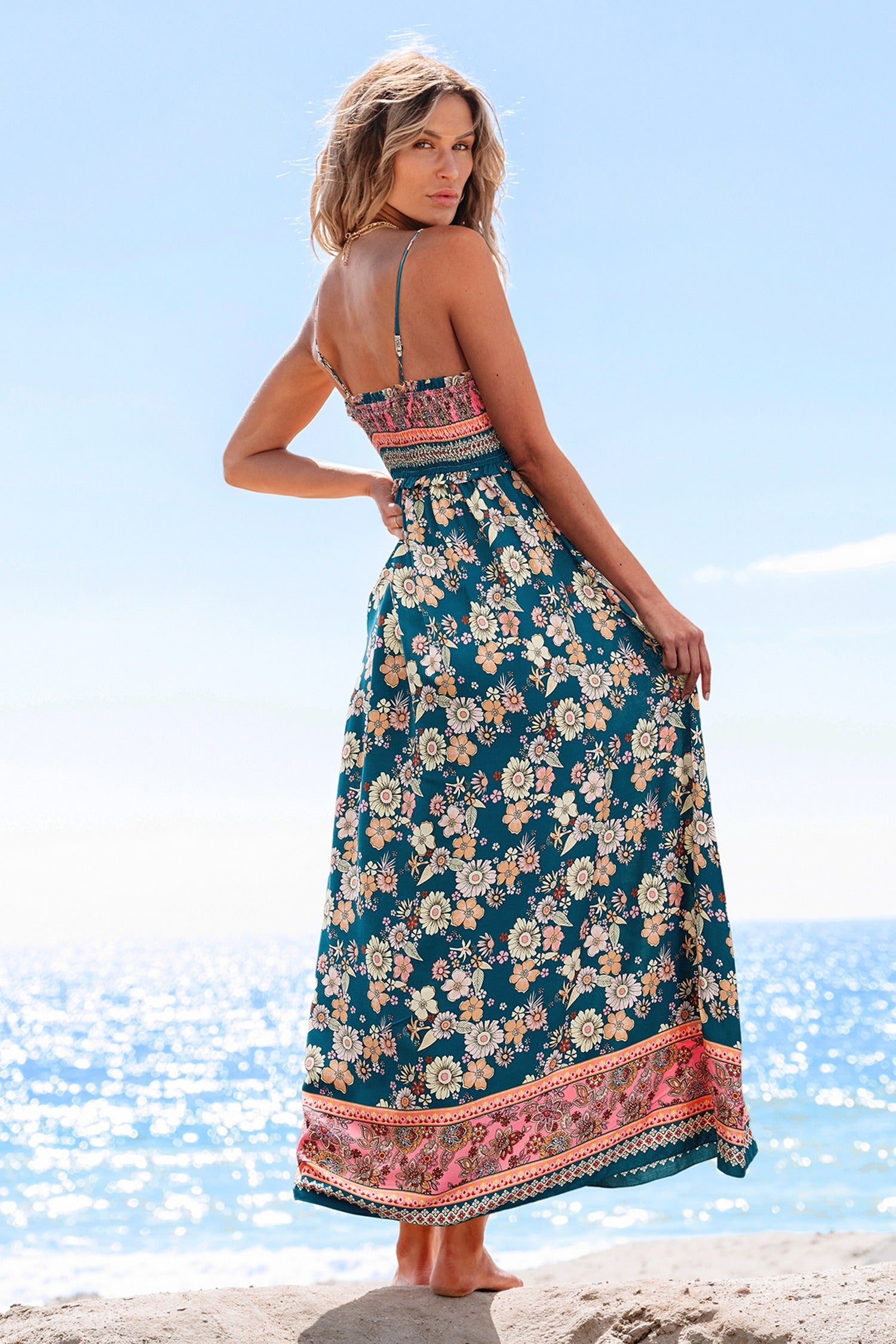 Tina | Stilvolles blumiges Maxikleid mit femininer Smokarbeit