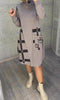 Ailany | feminines Strickkleid, bedruckt im stilvollen Look.