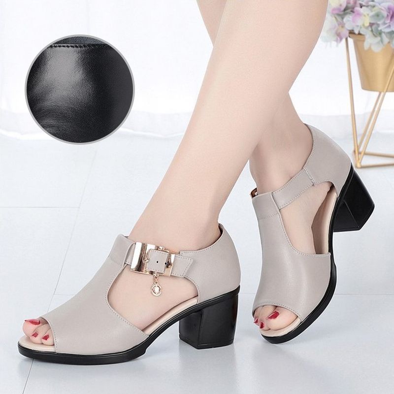 Uschi | Stilvolle Sandalen mit Metallschnalle und Dickem Absatz