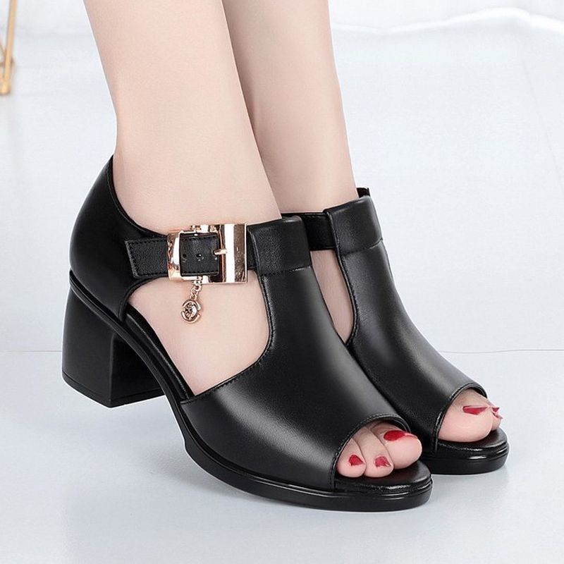 Uschi | Stilvolle Sandalen mit Metallschnalle und Dickem Absatz