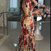 Alexia | Lässiges Plissee-Kleid mit V-Ausschnitt und floralen Akzenten