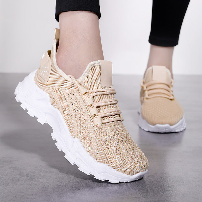 Xarien | Sneakers aus Mesh mit geformten weißen Sohlen