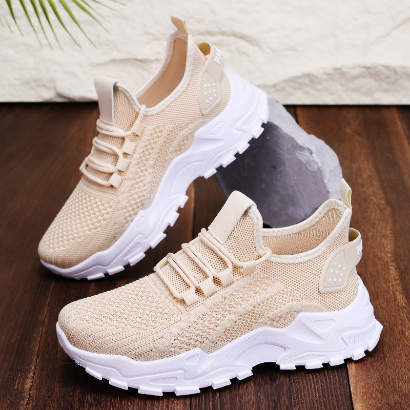 Xarien | Sneakers aus Mesh mit geformten weißen Sohlen