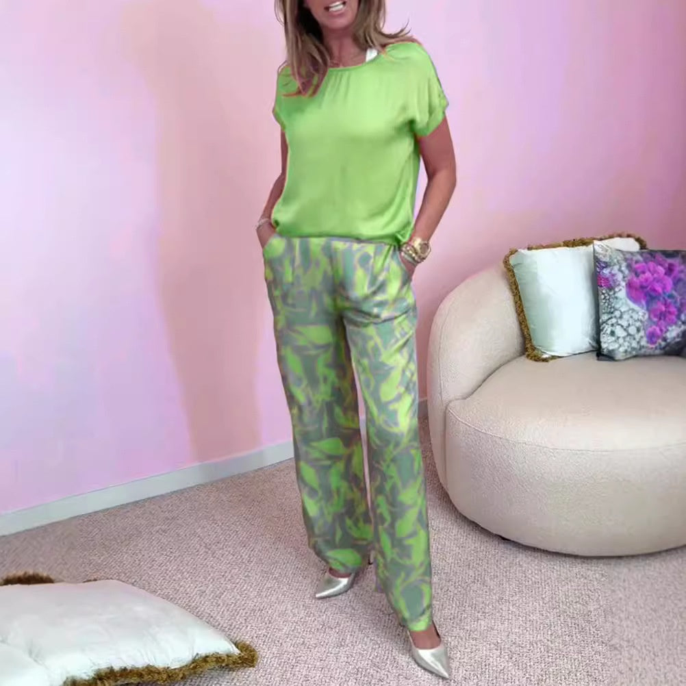 Quine | Set aus kurzärmeligem Oberteil und gemusterter Hose